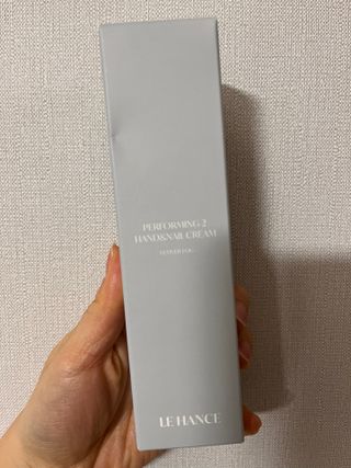 르핸스 퍼포밍 2 핸드&네일 비반트포렛/베티버포그 — 5점을 준 리뷰어가 2023년 1월 올린 사용 사진