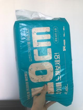아베크 펫 와이드 프리미엄 중형 애견 강아지 배변 패드 54매 1팩 45g — 5점을 준 리뷰어가 2021년 7월 올린 사용 사진