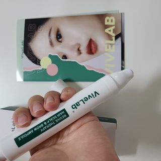 바이브랩 [탈모증상완화] 헤어라인 눈썹 두피앰플 — 4.5점을 준 리뷰어가 2022년 3월 올린 사용 사진