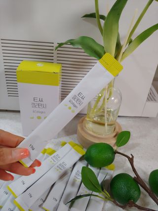 미쁨생활건강 톡쏙 깔라만시 앤 콜라겐 14포 — 5점을 준 리뷰어가 2021년 5월 올린 사용 사진