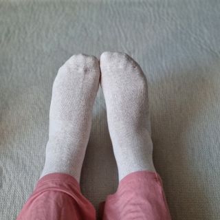 [사이즈가 있는 양말 필로이]여자 순면 통파일 꿀잠 수면 양말【 S, M, L 】3가지 사이즈_컬러 랜덤 3족 — 5점을 준 리뷰어가 2022년 10월 올린 사용 사진