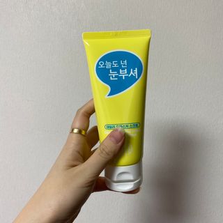 IO 아이오 오늘도 넌 눈부셔 - 데일리 스크럽 클렌징폼 — 4점을 준 리뷰어가 2021년 2월 올린 사용 사진