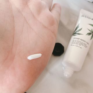 버텍스넘버원 버텍스 넘버원 햄프씨드오일 핸드밤, 바디크림 — 4점을 준 리뷰어가 2022년 3월 올린 사용 사진