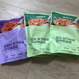 [푸딩팩토리] 요잇조잇 닭갈비 닭가슴살/김치 닭가슴살 곤약볶음밥 2종 (김치볶음밥 2개 닭갈비 볶음밥 1개) — 5점을 준 리뷰어가 2022년 8월 올린 사용 사진