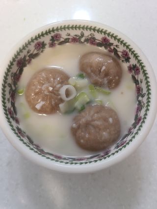 로드몰 [굽네] 컬리플라워 닭가슴살 만두 2종 6팩 — 5점을 준 리뷰어가 2021년 10월 올린 사용 사진