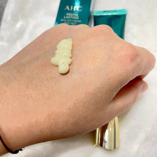 [NEW 탄력유턴 아이크림] AHC 유스 래스팅 리얼 아이크림 포 페이스 — 5점을 준 리뷰어가 2021년 2월 올린 사용 사진