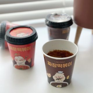 유비쿡 컵떡볶이 매운컵떡볶이2개/ 짜장컵떡볶이 2개  총 4개세트 — 5점을 준 리뷰어가 2021년 4월 올린 사용 사진