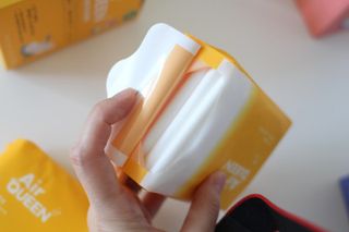 에어퀸 뉴브레스 유기농 생리대 4종 (팬티라이너 20P + 중형 10P + 대형 10P + 오버나이트 8P)_체험단 — 4.5점을 준 리뷰어가 2024년 6월 올린 사용 사진
