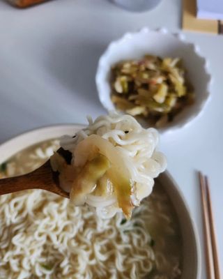 루시델리 야미하우스 홍콩 스파이시 프리미엄 짜사이 무침 500g — 5점을 준 리뷰어가 2024년 6월 올린 사용 사진