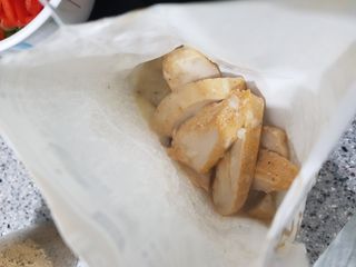 굽네몰 [굽네] 소스가 맛있는 닭가슴살 슬라이스 4종 — 5점을 준 리뷰어가 2021년 4월 올린 사용 사진
