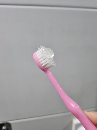 치과에서 쓰는 치약 _ 라벨제로 저불소 꼬마, 키즈, 유아, 베이비, 주니어 안전한 어린이치약 — 4.5점을 준 리뷰어가 2022년 10월 올린 사용 사진