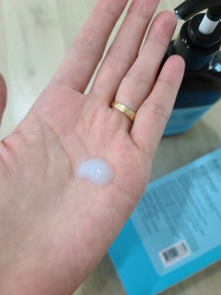 아미니 블루테라 바디로션 — 5점을 준 리뷰어가 2021년 7월 올린 사용 사진