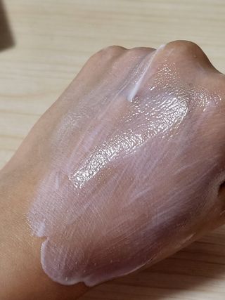 [스킨1004] 마다가스카르 센텔라 히알루-시카 워터핏 선세럼 50ml — 5점을 준 리뷰어가 2024년 5월 올린 사용 사진