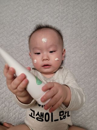 mom e 맘이 내추럴 베이비 케어 크림+바디오일 — 4점을 준 리뷰어가 2021년 1월 올린 사용 사진