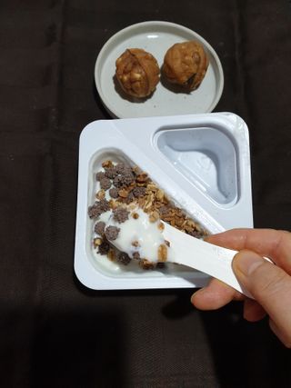 남양유업 또깍 접어 떠먹는 불가리스 2종 — 5점을 준 리뷰어가 2021년 1월 올린 사용 사진