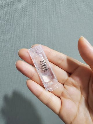 유니베르소 산소앰플 7일 집중케어 앰플 — 4점을 준 리뷰어가 2021년 7월 올린 사용 사진