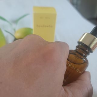 스킨큐어 산다화 비타민c 화이트닝 에센스 30ml — 5점을 준 리뷰어가 2023년 7월 올린 사용 사진
