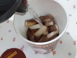 유비쿡 컵떡볶이 매운컵떡볶이2개/ 짜장컵떡볶이 2개  총 4개세트 — 5점을 준 리뷰어가 2021년 7월 올린 사용 사진