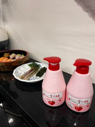 [과일나라] 피부가 마시는 딸기우유 바디클렌저&바디로션 — 5점을 준 리뷰어가 2022년 2월 올린 사용 사진