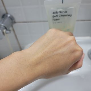 닥터에프파이브 젤리스크럽 소프트 클렌징폼 120ml — 4점을 준 리뷰어가 2022년 5월 올린 사용 사진