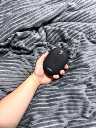 썬더월드 [썬더] 스마트 핸드워머 충전식 손난로 보조배터리 10000mAh — 4점을 준 리뷰어가 2024년 12월 올린 사용 사진