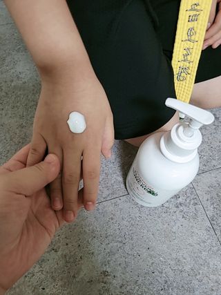 [닥터문] 프리미엄 알로에베라 선크림 500ml — 5점을 준 리뷰어가 2022년 6월 올린 사용 사진