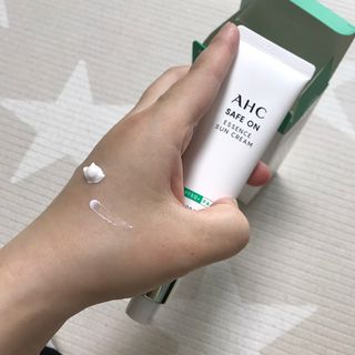 [AHC] 세이프온 에센스 선크림 올리브영 스페셜 증정 기획세트 — 5점을 준 리뷰어가 2022년 6월 올린 사용 사진