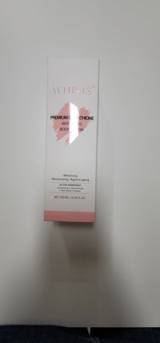 위시스 프리미엄 글루타치온  화이트닝 바디로션 — 5점을 준 리뷰어가 2022년 12월 올린 사용 사진