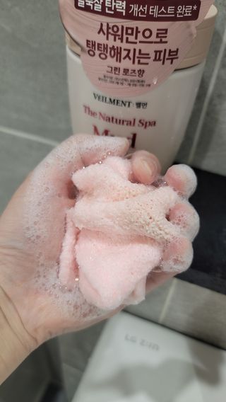벨먼 내추럴 스파 머드레티놀 바디워시(그린로즈, 미드나잇 피오니) — 5점을 준 리뷰어가 2022년 6월 올린 사용 사진