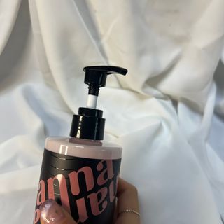 난나 살몬 스파이더 검버섯 미백 톤업 화이트닝 연어 앰플 크림 300ml 대용량 — 5점을 준 리뷰어가 2022년 11월 올린 사용 사진