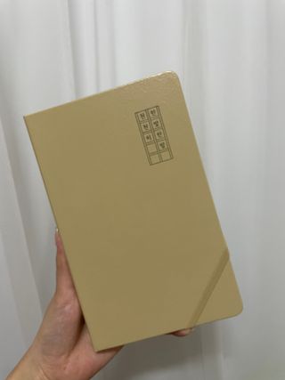 리훈 2023년 하고싶은말다이어리 (세로/정사각 중 택 1, 베이지/블루 중 택 1) — 5점을 준 리뷰어가 2023년 2월 올린 사용 사진