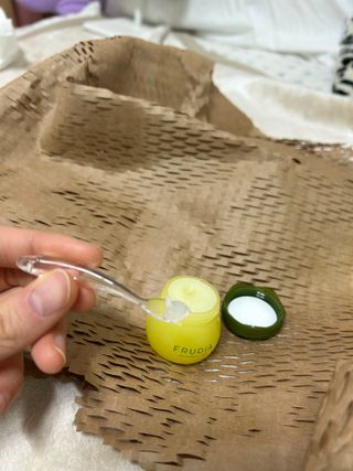 [후르디아] 유아부터 어른까지, 안심 아보카도 립밤 듀오 세트 — 5점을 준 리뷰어가 2024년 1월 올린 사용 사진