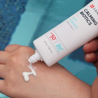 리더스코스메틱 리더스 카밍 바이오틱스 선 에센스 SPF 50+ PA++++ — 4.5점을 준 리뷰어가 2022년 6월 올린 사용 사진