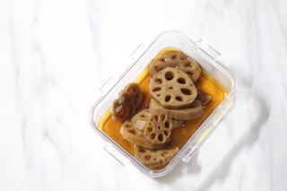 하나마이 [마마쿡] 전 청와대 천상현 셰프의 밑반찬  5종세트(소고기 장조림+연근조림+진미채+간장김자반+새우김자반) — 5점을 준 리뷰어가 2023년 4월 올린 사용 사진