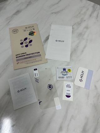 아클리브 Eco 항균 항바이러스 액정 보호필름(iPhone) — 3점을 준 리뷰어가 2022년 8월 올린 사용 사진