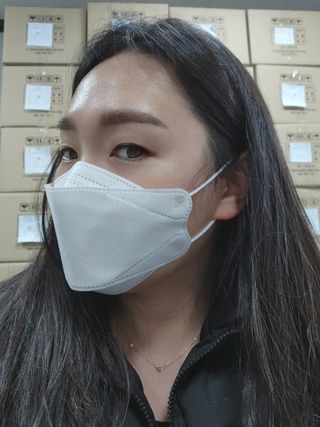 나무드 [50매입] 국내생산 KF94 크린웰 황사방역용 마스크 대형 — 5점을 준 리뷰어가 2022년 4월 올린 사용 사진