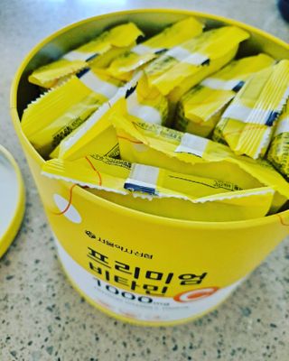 서울약사신협 프리미엄비타민C1000_2.5G x 100포 — 5점을 준 리뷰어가 2021년 5월 올린 사용 사진