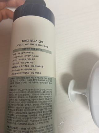 유메이 웰니스 샴푸 + 유메이 스칼프 브러쉬 — 5점을 준 리뷰어가 2022년 5월 올린 사용 사진
