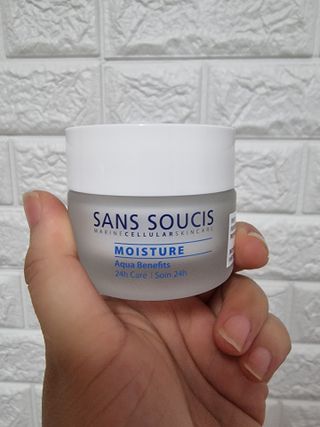 산수시 아쿠아 베네핏 24h 수부지 물광 속건조 수분크림 50ml — 4점을 준 리뷰어가 2021년 8월 올린 사용 사진