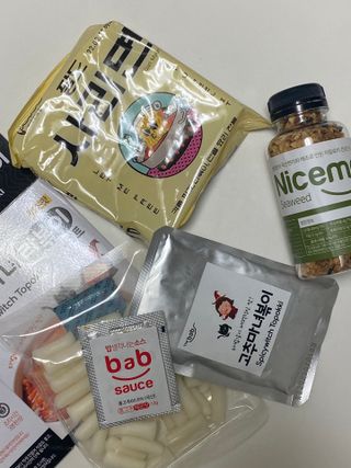 더밥  고추마녀 라볶이 +  나이스미 무설탕 현미후레이크 — 4점을 준 리뷰어가 2021년 10월 올린 사용 사진