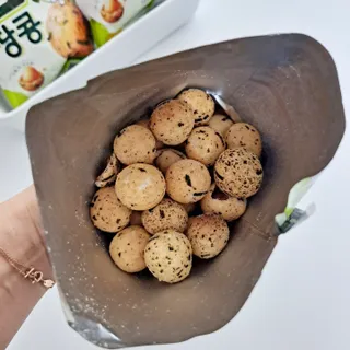오리온 오징어땅콩의 짭짤고소 신제품, 구운김땅콩 — 5점을 준 리뷰어가 2022년 5월 올린 사용 사진