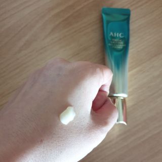 [NEW 탄력유턴 아이크림] AHC 유스 래스팅 리얼 아이크림 포 페이스 — 5점을 준 리뷰어가 2021년 2월 올린 사용 사진