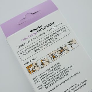 [네일가게] 햇빛에 닿으면 색이 변하는 신기한 햇살 반전 네일스티커 — 2점을 준 리뷰어가 2021년 8월 올린 사용 사진