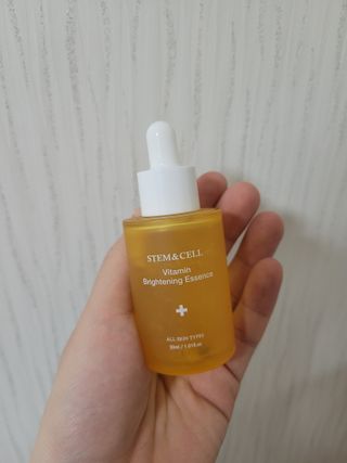 체르엠 스템앤셀 비타민 브라이트닝 에센스 30ml 1개 — 5점을 준 리뷰어가 2022년 4월 올린 사용 사진