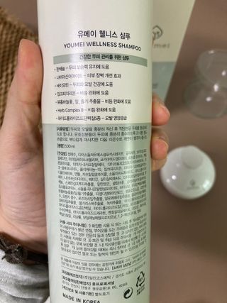 유메이 웰니스 샴푸 + 유메이 스칼프 브러쉬 — 5점을 준 리뷰어가 2021년 12월 올린 사용 사진