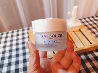 산수시 아쿠아 베네핏 24h 수부지 물광 속건조 수분크림 50ml — 5점을 준 리뷰어가 2021년 8월 올린 사용 사진