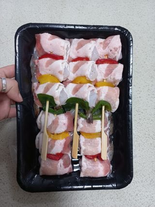 [다물꼬치] 삼겹새우롤꼬치 5개입 350g  + 데리야끼소스 120g + 매운고추소스 120g — 5점을 준 리뷰어가 2021년 11월 올린 사용 사진