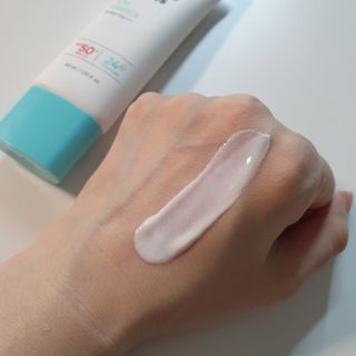 리더스코스메틱 리더스 카밍 바이오틱스 선 에센스 SPF 50+ PA++++ — 5점을 준 리뷰어가 2022년 6월 올린 사용 사진