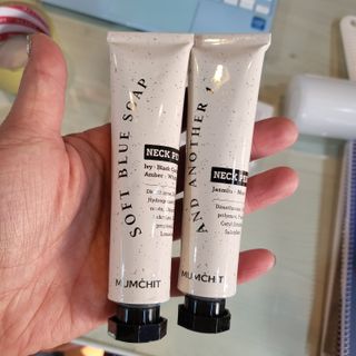 멈칫(MUMCHIT) 넥퍼퓸 NECKPERFUME 2가지 향 — 5점을 준 리뷰어가 2021년 11월 올린 사용 사진