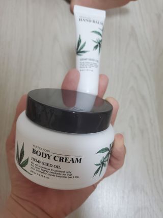 버텍스넘버원 버텍스 넘버원 햄프씨드오일 핸드밤, 바디크림 — 5점을 준 리뷰어가 2022년 3월 올린 사용 사진